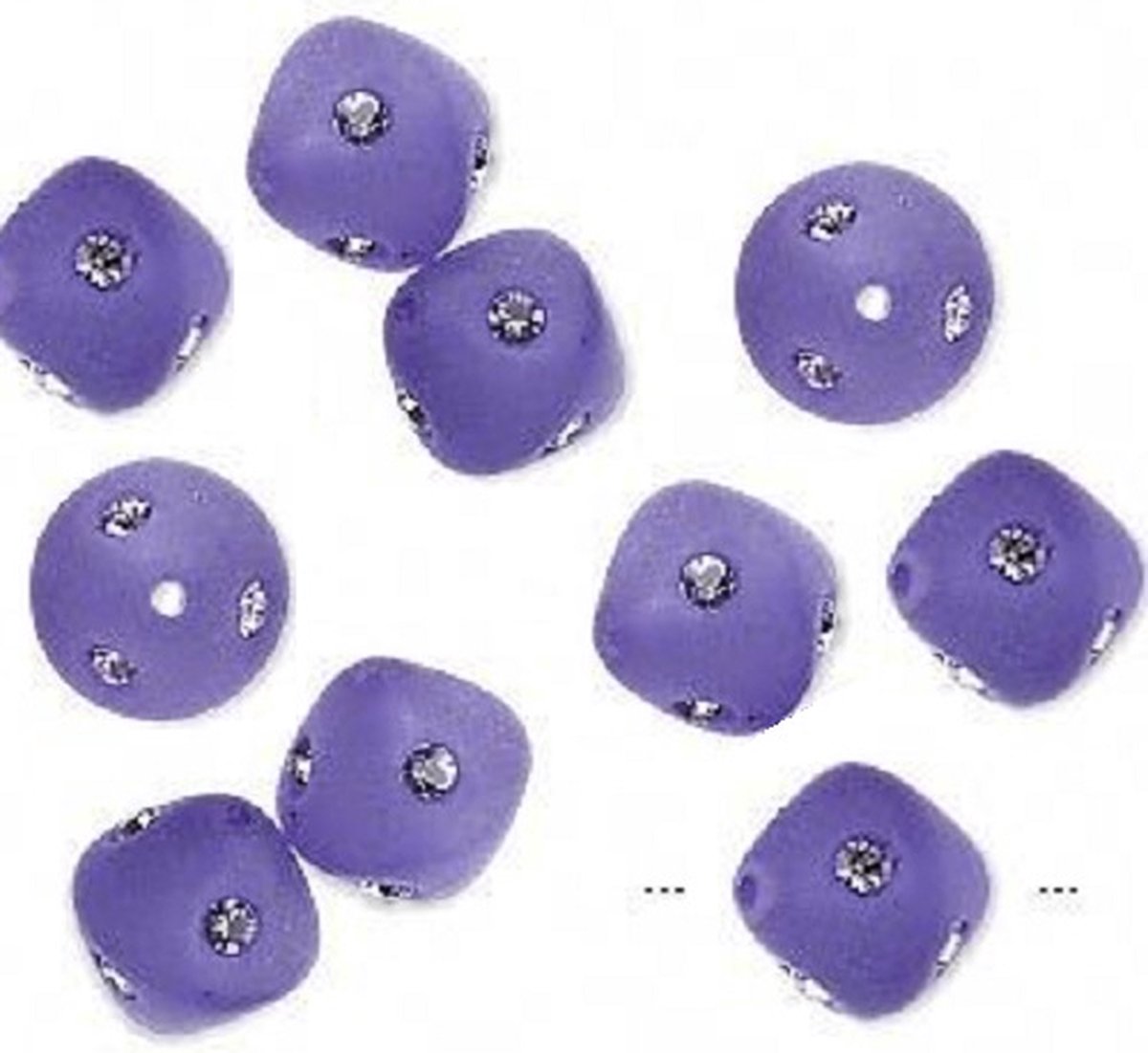 Frosted paarse resin kralen, bicones 10mm, met Tanzanite Swarovski chatons. Per 20 stuks