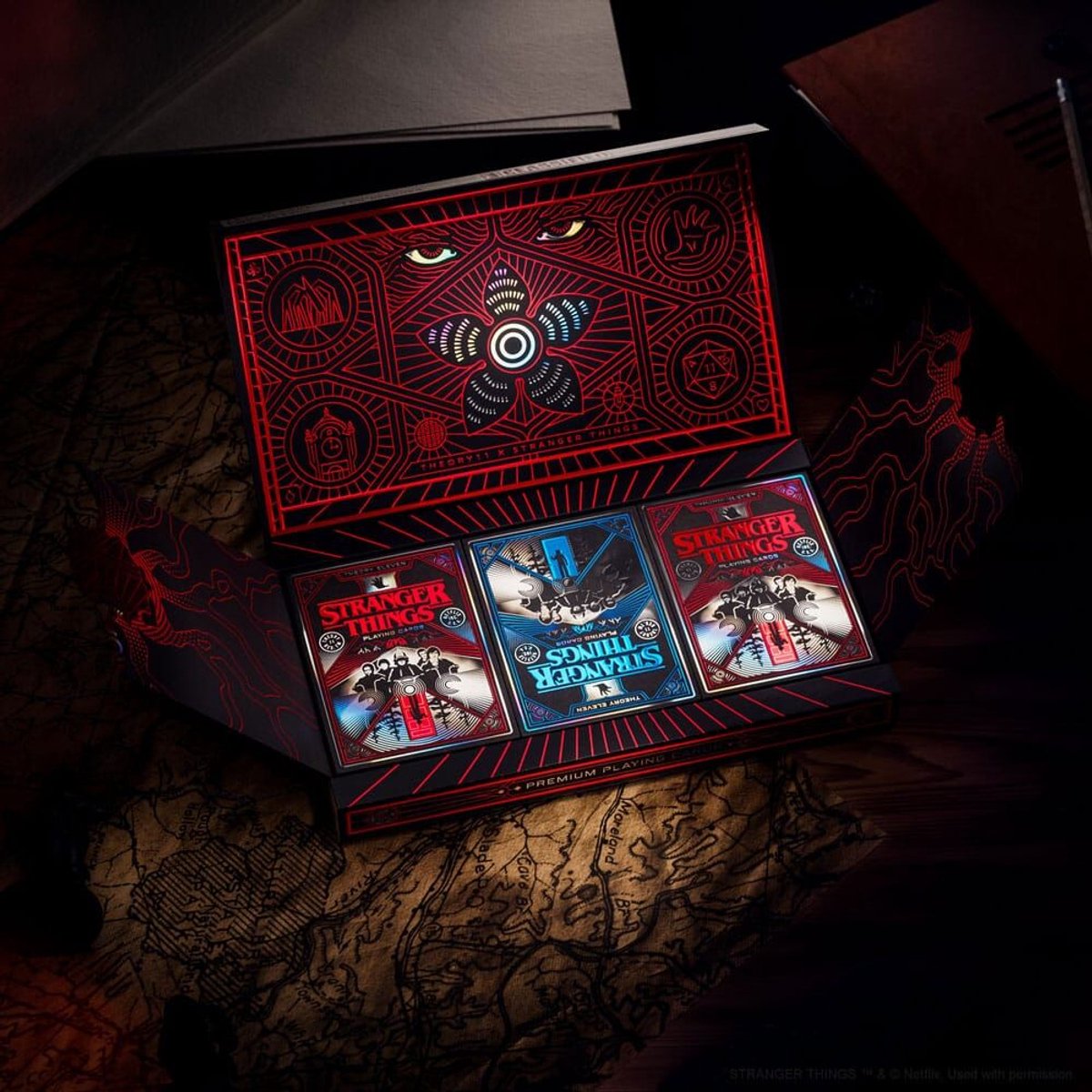 Theory11 Stranger Things Playing Cards / Speelkaarten Box Set (3 Decks) Playing Cards / Speelkaarten