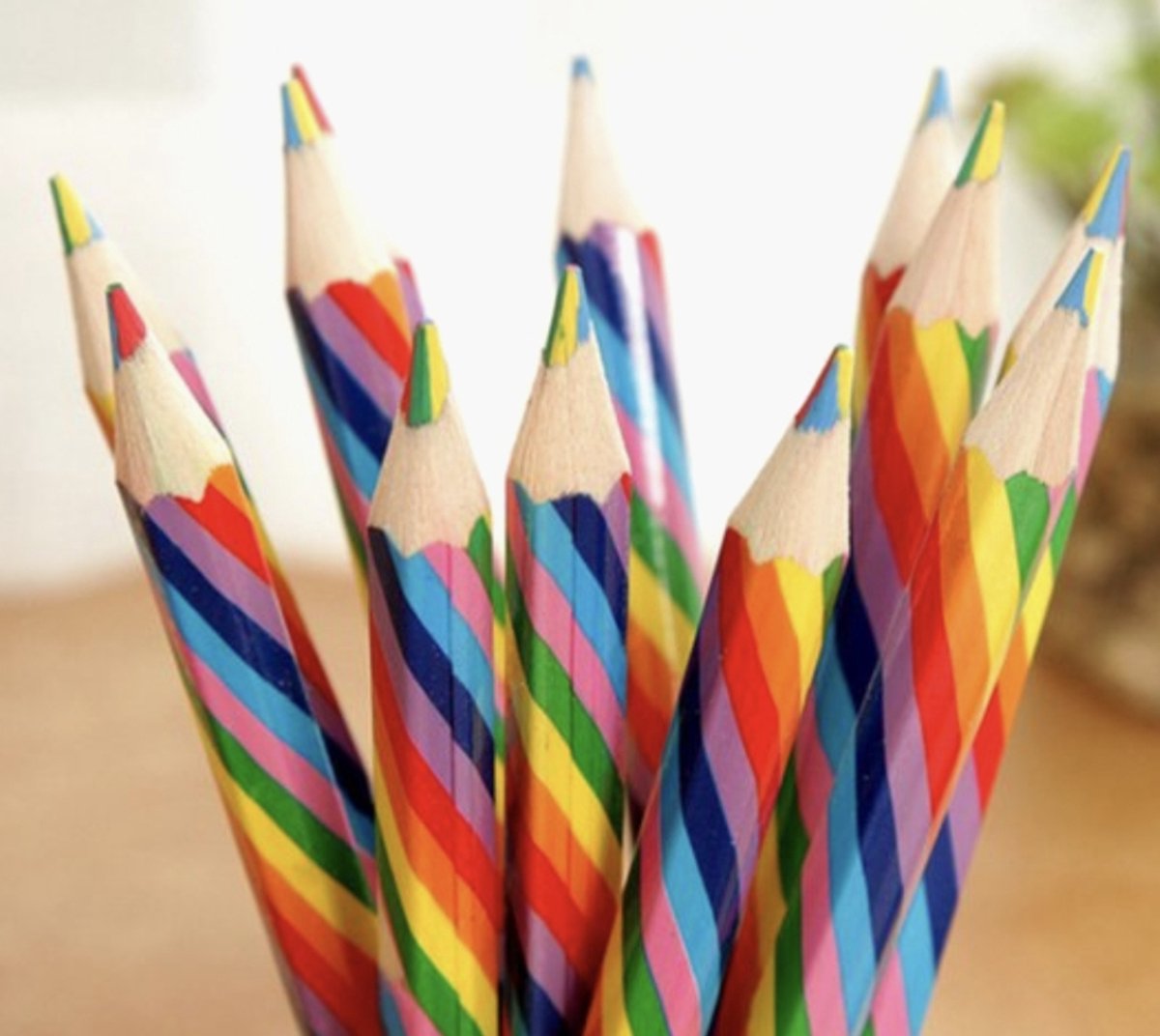 Regenboog Kleurpotloden – Set van 4 – Extra Dikke Multicolor Potloden (1 cm) – Creatief & Origineel Cadeau voor Kinderen en Volwassenen