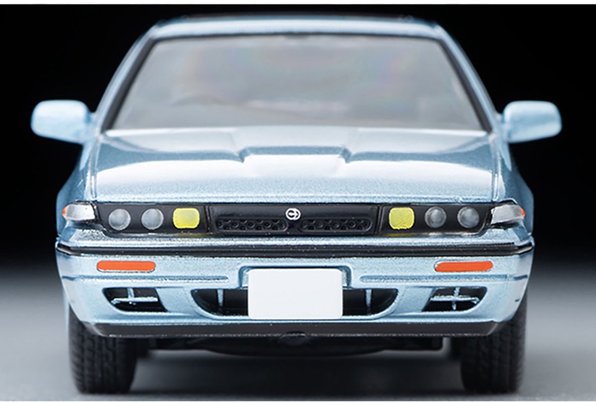 Tomica Nissan Cefiro Sports Cruising 1988 1:64 Youngtimer