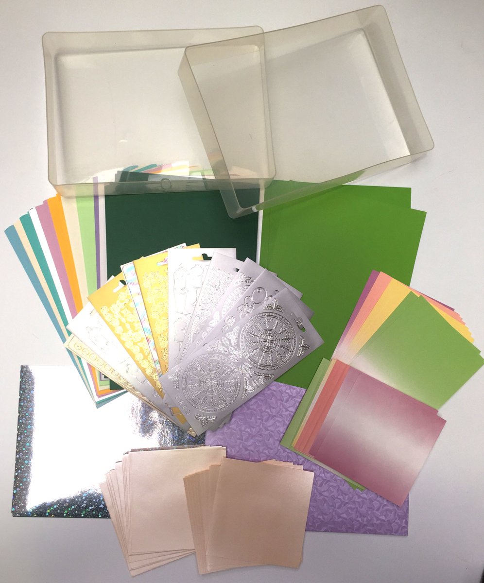 Super groot Knutsel Pakket - Karton, Papier, Kaarten, Enveloppen, Stickervellen - Voor ieder wat wils