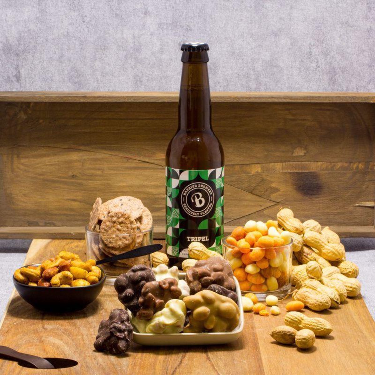 Cadeaupakket - Borrelpraat Deluxe - Pindarotsjes - Multi Grain Black Pepper - Cocktail Borrelnoten - V.O.C. Melange - Doppindas