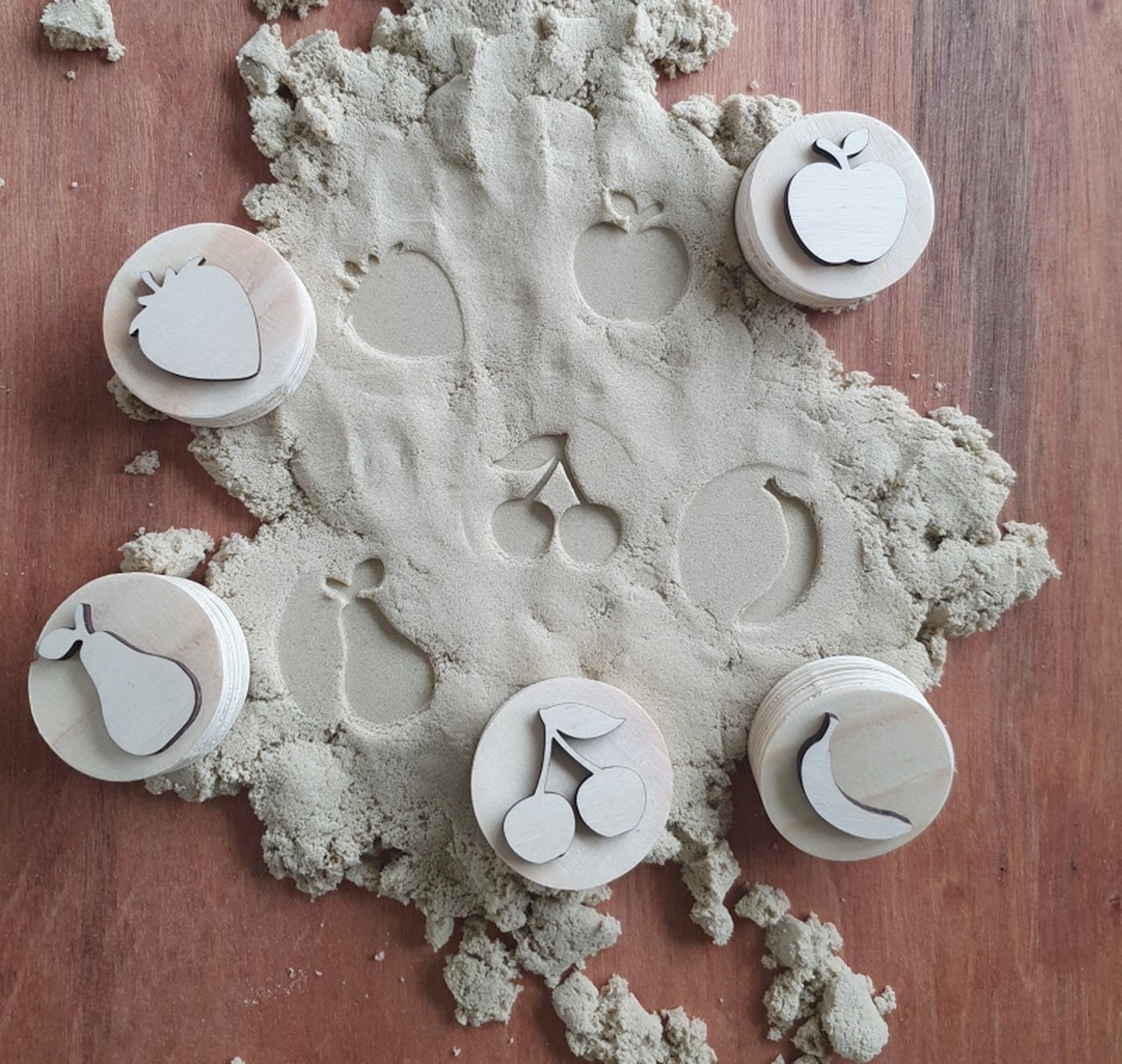 Zand en klei stempels - Fruit - Sensory play - Speelzand - Montessori - Vormen - Zandstempels - Kleistempels - Stempelen