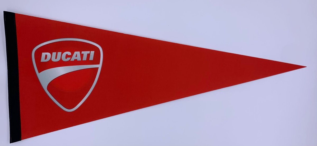 Ducati - Ducati Motorcycles - Ducati motors - Ducati rood - Motoren - Motors - Vaantje - Amerikaans - Italy motors - Italiaanse motoren - Verenigde Staten - Sportvaantje - Wimpel - Vlag - Pennant -  31*72 cm - rood logo