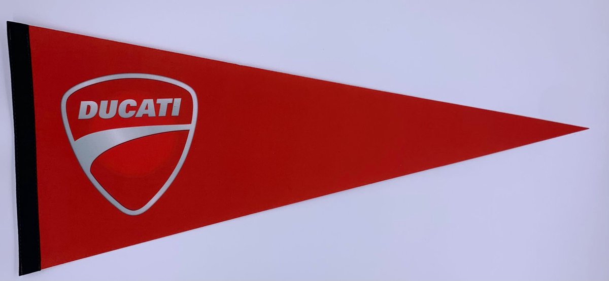 Ducati - Ducati Motorcycles - Ducati motors - Ducati rood - Motoren - Motors - Vaantje - Amerikaans - Italy motors - Italiaanse motoren - Verenigde Staten - Sportvaantje -   - Vlag - Pennant -  31*72 cm - rood logo