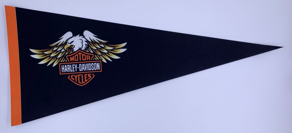 Harley Davidson Motorcycles - Harley motors - Harley Davidson - Harley - Motoren- Motors - Vaantje - Amerikaans - Usa motors - VS motoren - Verenigde Staten - Sportvaantje -   - Vlag - Pennant -  31*72 cm - Zwart logo