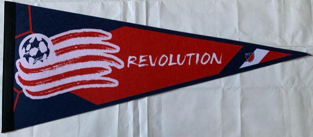 New England Revolution - Voetbal - MLS - Vaantje - New England - Sportvaantje -   - Vlag - Pennant - 31 x 72 cm