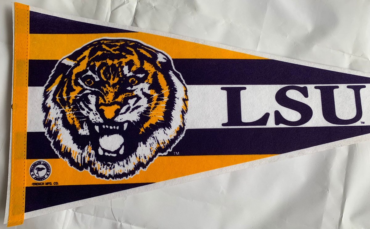 USArticlesEU - LSU Tigers - NCAA - Louisnana State University  - vintage Vaantje - American Football - Sportvaantje - Wimpel - Vlag - Pennant - Geel/Paars/Wit/Gestreept - Tiger Logo- 31 x 72 cm