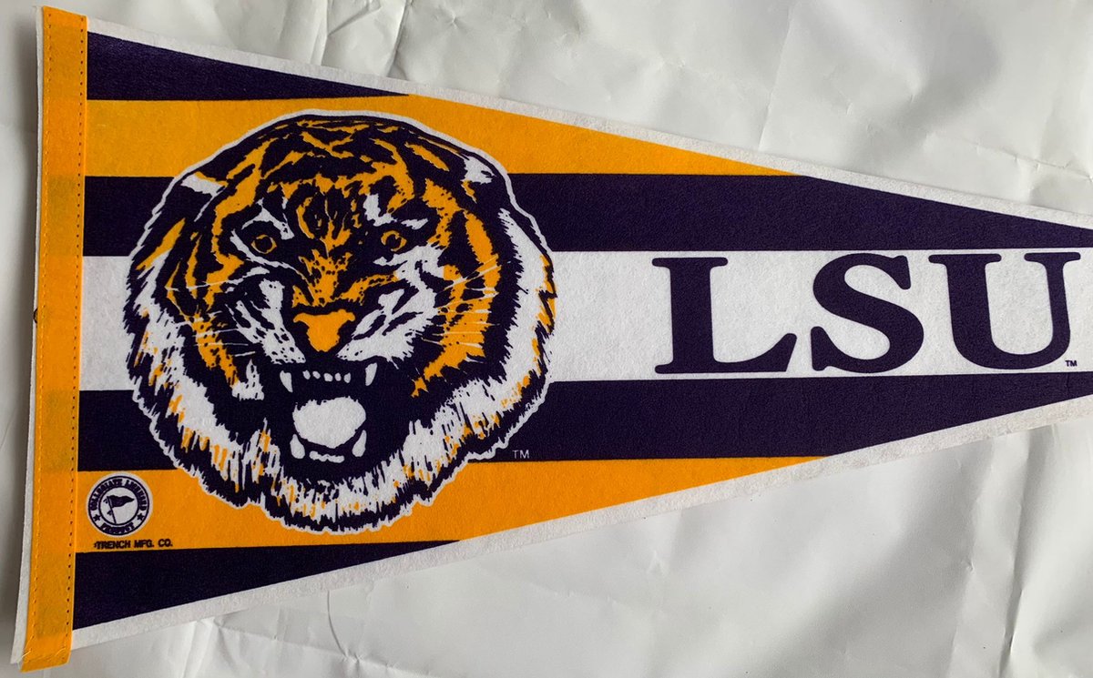   - LSU Tigers - NCAA - Louisnana State University  - vintage Vaantje - American Football - Sportvaantje -   - Vlag - Pennant - Geel/Paars/Wit/Gestreept - Tiger Logo- 31 x 72 cm