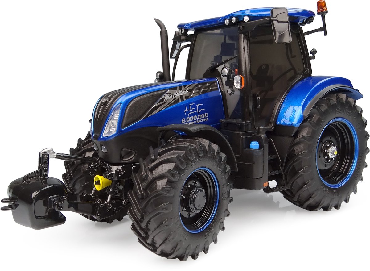 Universal Hobbies New Holland T7.225 2 Million Basildon Tractors Produced 1:32