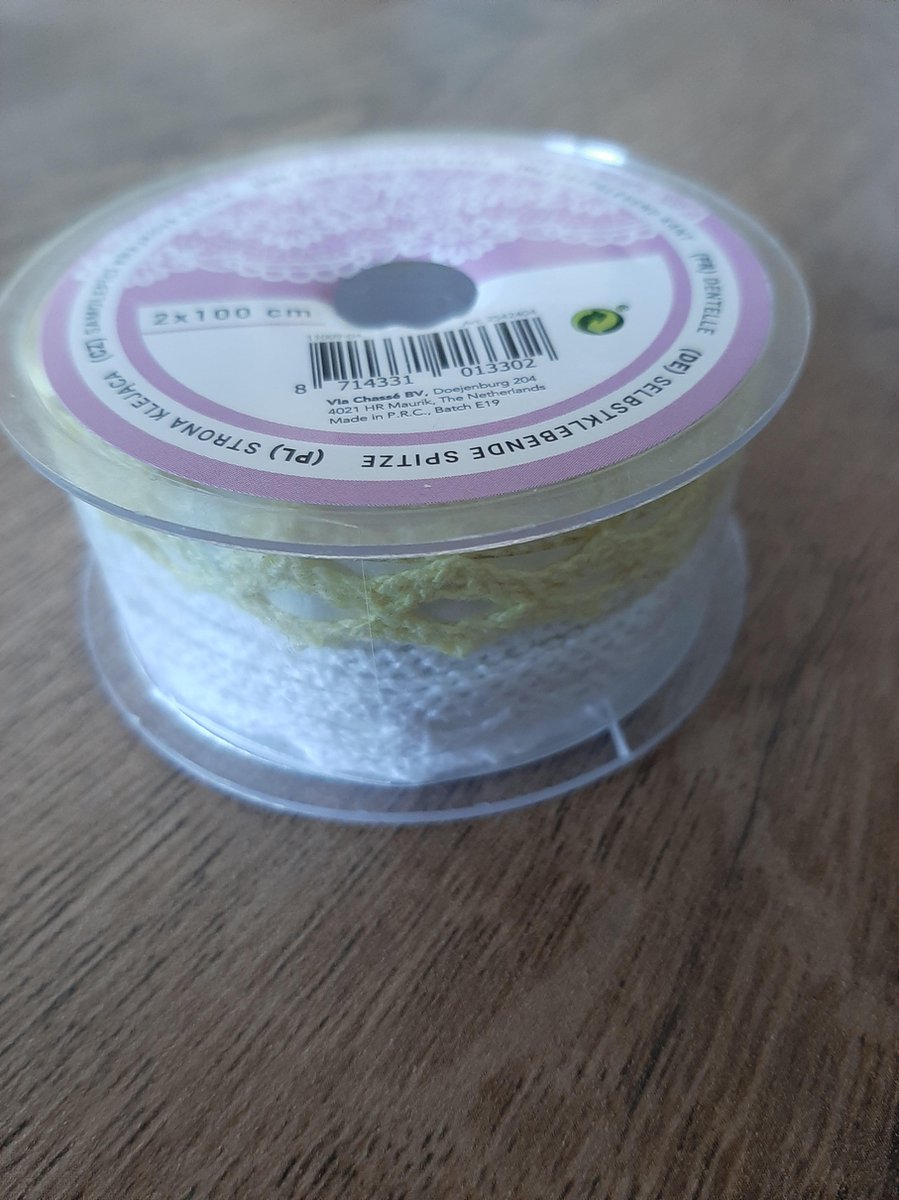 Lint: Witte en gele zelfklevende kant 2 x 1 m x 1 cm
