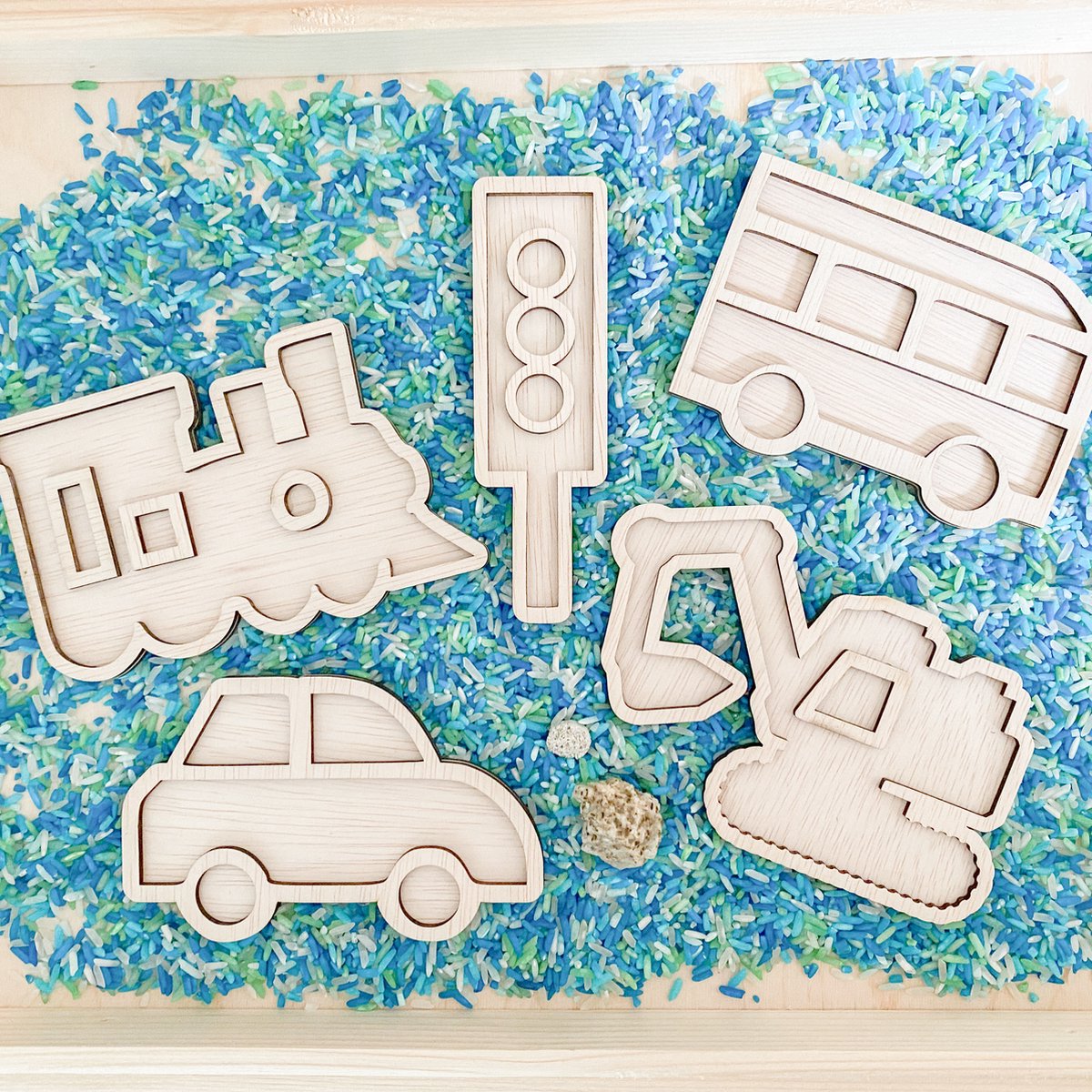 Houten voertuigen vulvormen set - 5 stuks - auto, trein, stoplicht, graafmachine - Speelrijst vorm - Sensory, sensorisch speelgoed speelframe, Montessori open-ended , sensory play speeltray speelvorm