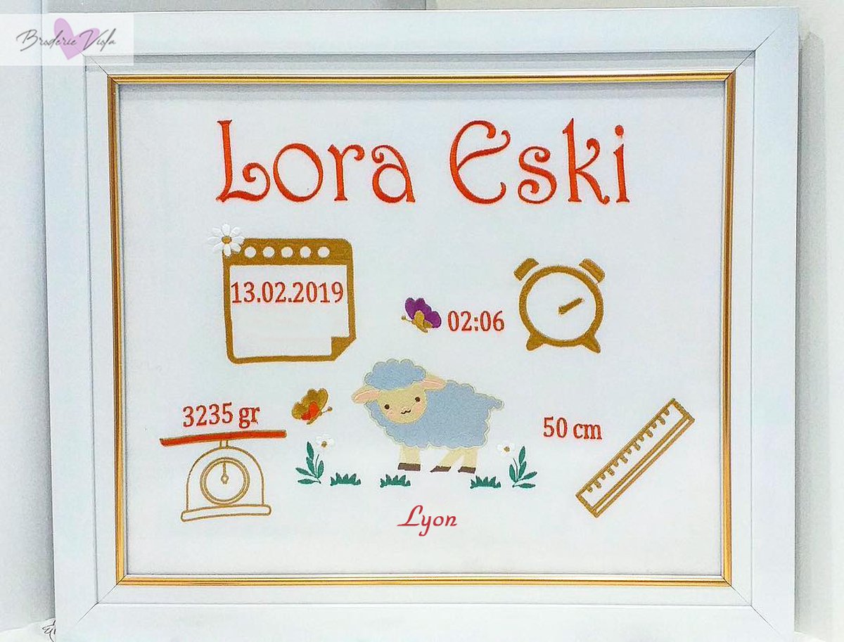 Geboortegeschenk borduurraam met een schaap 25x30cm/Personalized gift embroidery frame with a sheep 25x30cm