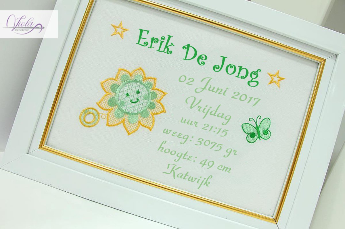 Gepersonaliseerd geborduurd frame met een zonnebloem in het groen 25x30cm/Personalized embroidered frame with a sunflower in green 25x30cm