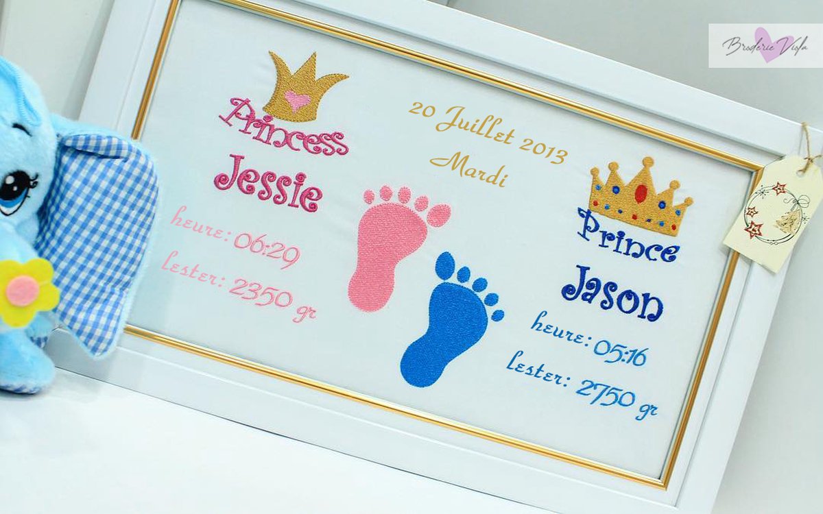 Gepersonaliseerd geborduurd kader voor tweelingen met voetstappen 35x45cm/Personalized embroidered frame for twins with footsteps 35x45cm