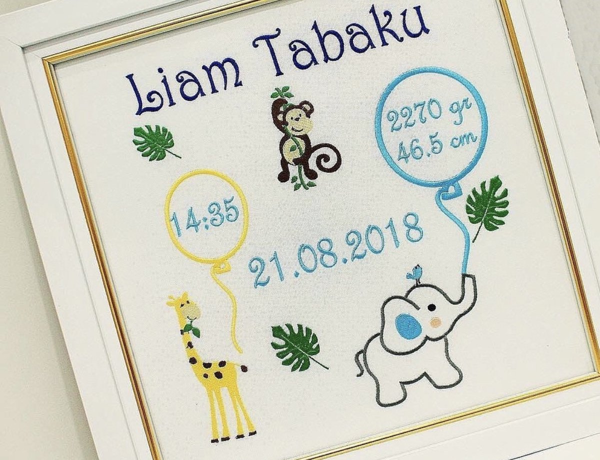 Gepersonaliseerde geborduurde frame met jungle dieren 35x45cm/Personalized embroidered frame with jungle animals 35x45cm