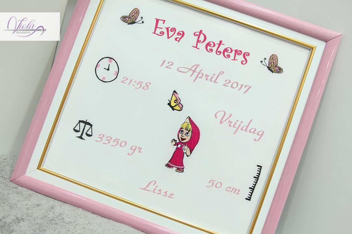 Persoonlijk cadeauborduurwerk in een frame met het karakter van Masha 35x45cm/Personalized gift embroidery frame with character of Masha 35x45cm