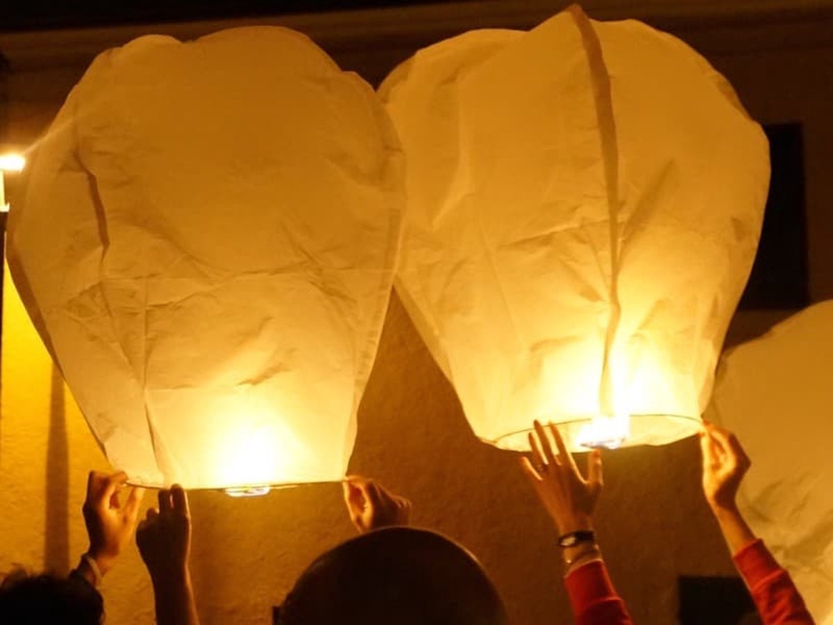 5 witte wensballonnen vliegende papieren lantaarns ufo ballon zweeflantaarn:  VOLANTERNA®