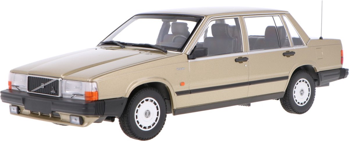 Volvo 740 GL 1986 - 1:18 - Minichamps