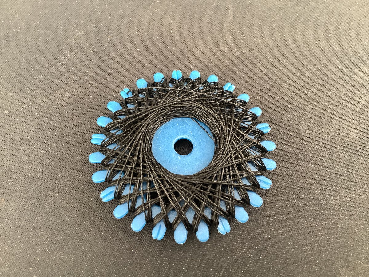 Ijzergaren zwart. 10mtr op spoeltje. Ijzersterk katoen garen. Wvsa.nl