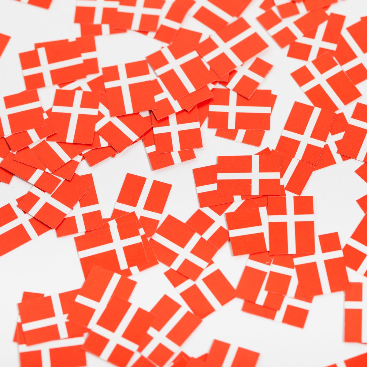 300 stuks Tafel confetti papier Denemarken - Hapjes Cocktail Tapas Zomer Terras EK WK Voetbal Decoratie Tafelconfetti