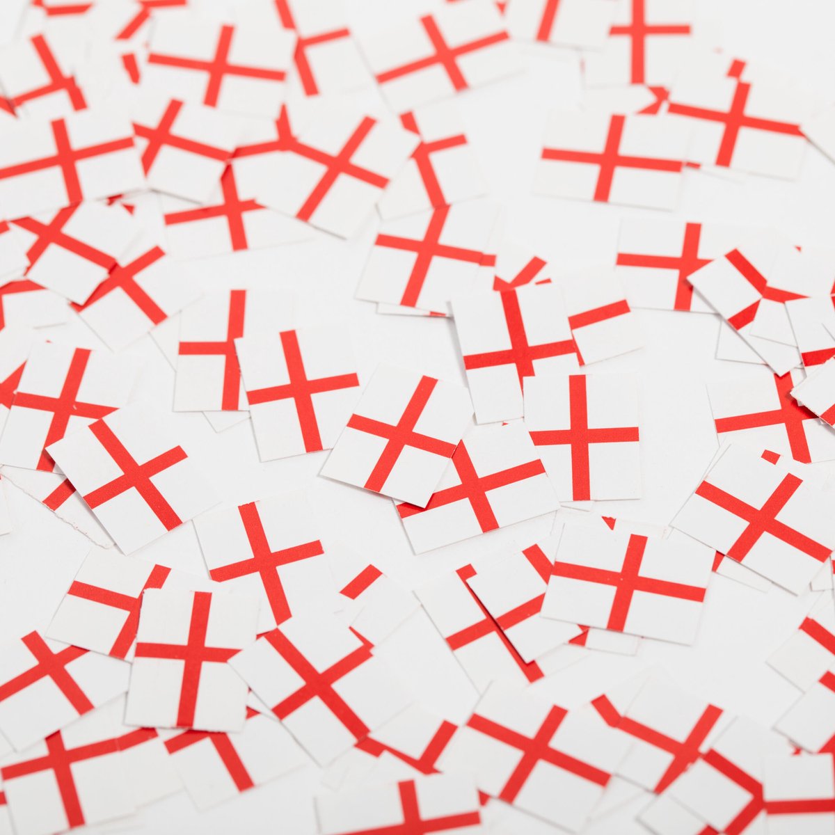 900 stuks Tafel confetti papier St. George - Hapjes Cocktail Tapas Zomer Terras EK WK Voetbal Decoratie Tafelconfetti