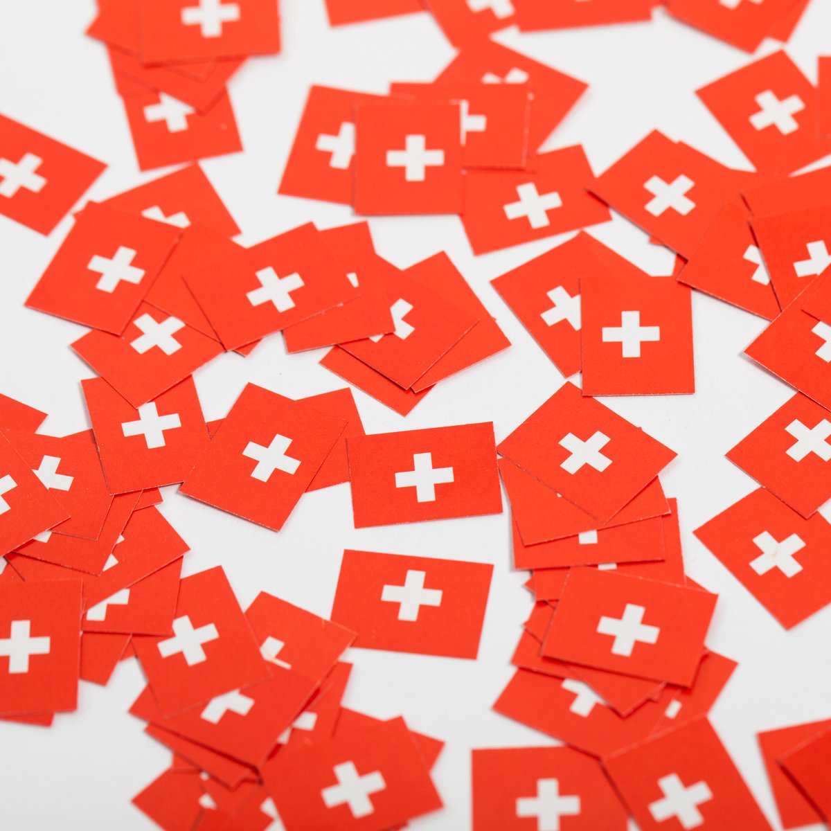 900 stuks Tafel confetti papier Zwitserland - Hapjes Cocktail Tapas Zomer Terras EK WK Voetbal Decoratie Tafelconfetti