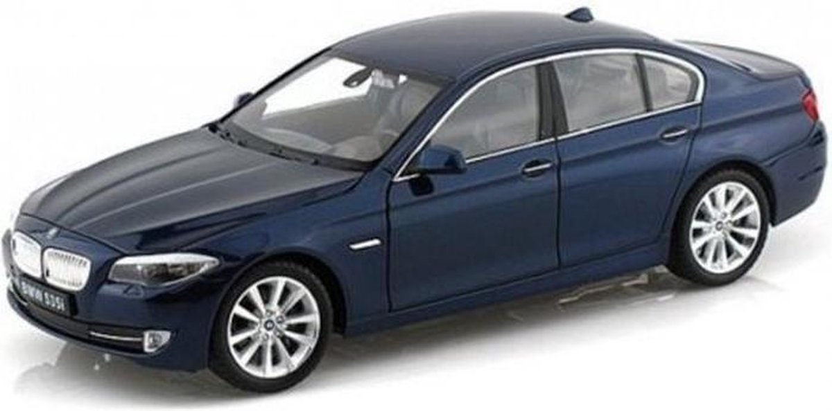 Modelauto BMW 535i sedan blauw 20 x 8 x 6 cm - Schaal 1:24 - Speelgoedauto - Miniatuurauto