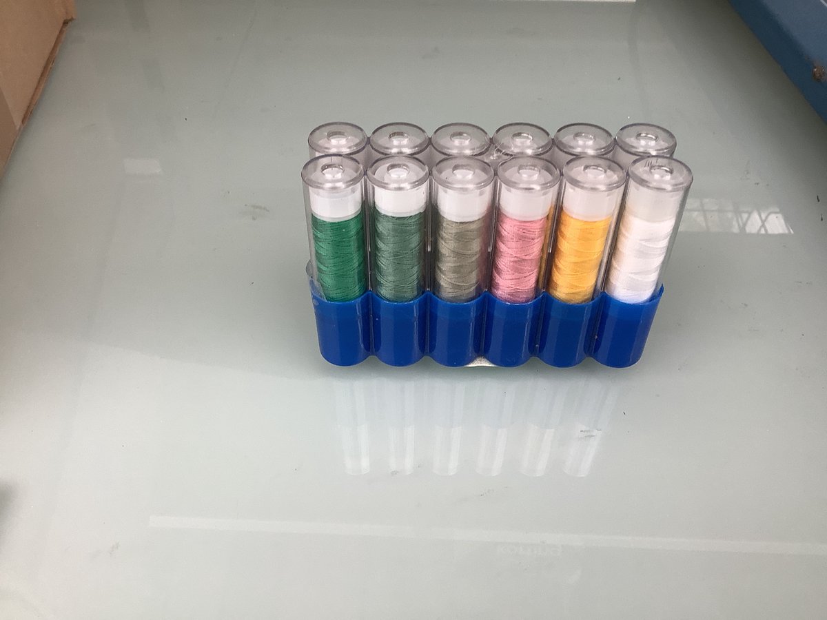 Naai garen assortiment 12 kleuren. Reis set.