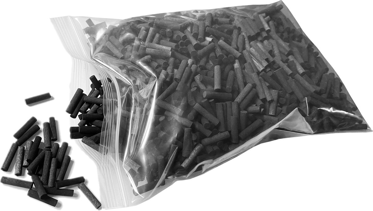 Zwart gekleurde houtjes (1800 stuks), 550 gram