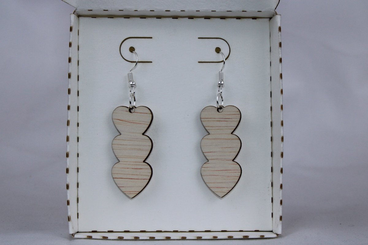 Oorbellen 3 hartjes onder elkaar dicht