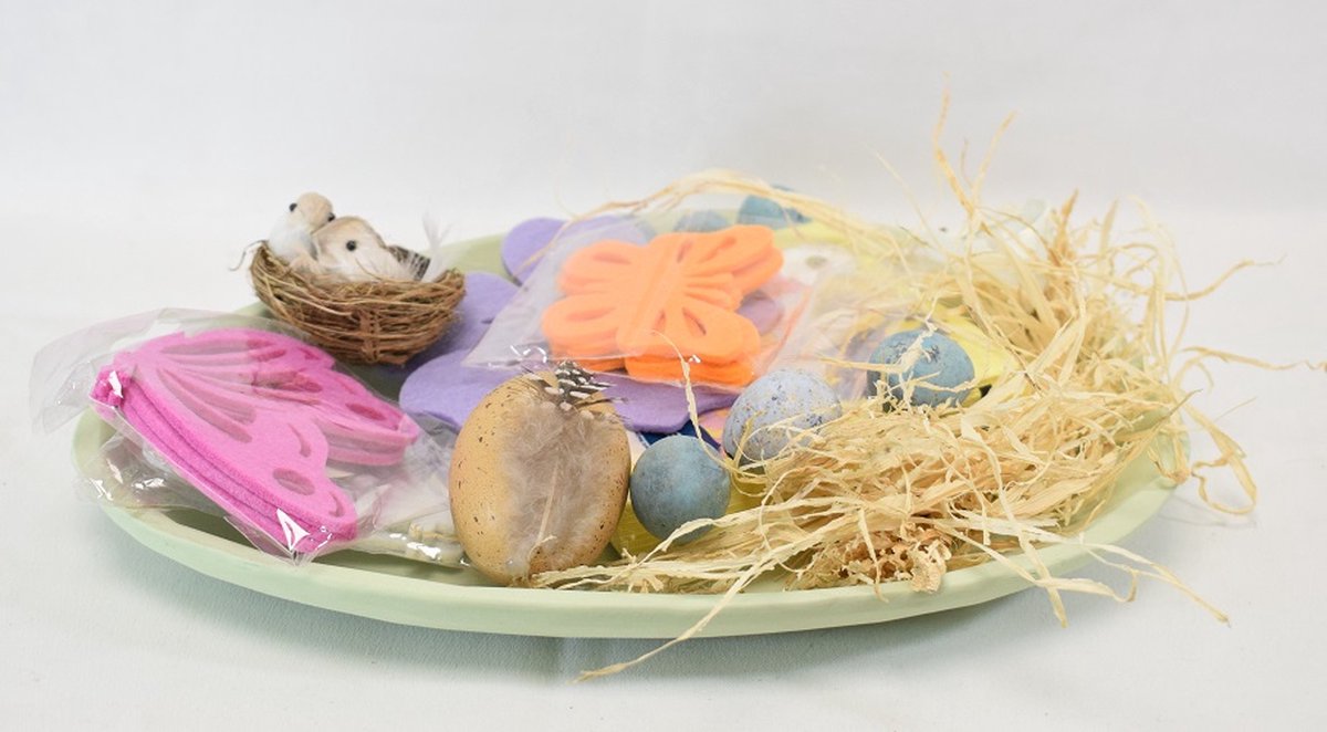 ZoeZo Design - pasen - paasdagen - paasdecoratie - op houten schaal - paasversiering - schaal mint groen - 30 x 23 cm - 50% natuurlijke materialen - 50% vilt