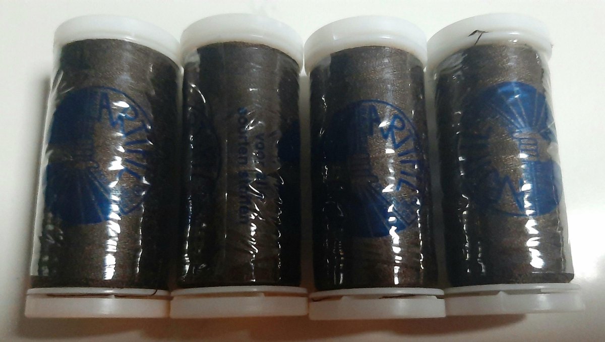 4 klosjes artifil donkerbruin naaigaren - 4x 200 meter garen - polyester donker bruin - col 1426