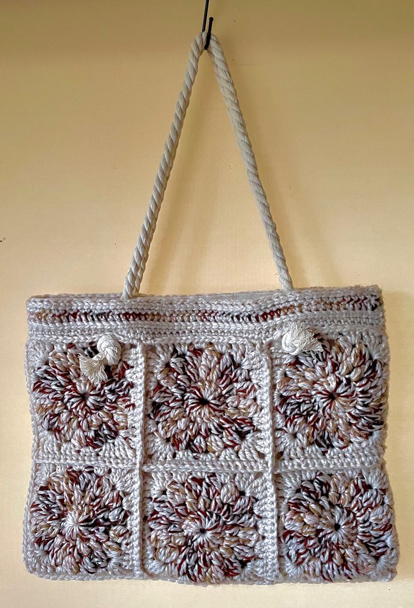 TAS GRANNY STOER-CA. 35 X 45 CM. KANT & KLAAR GEHAAKT