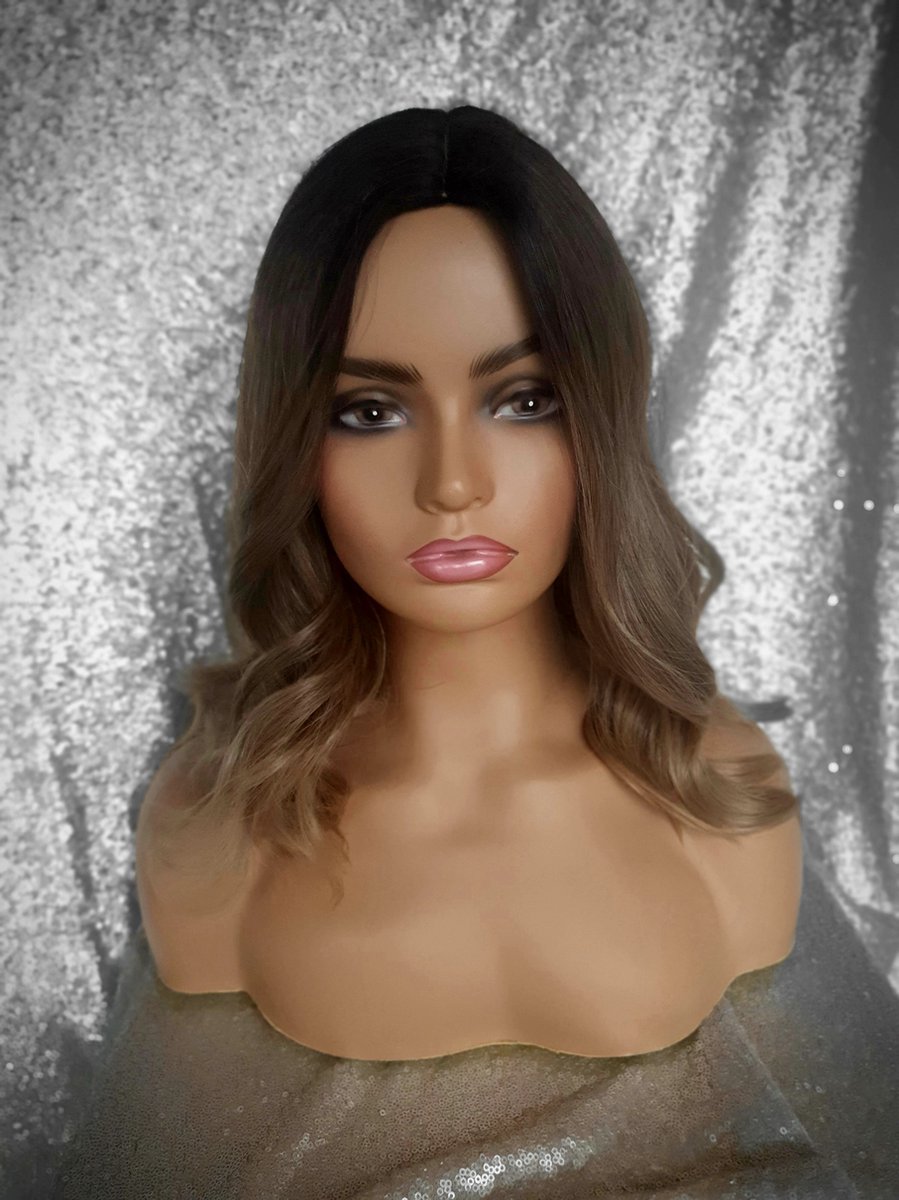 Luxe Pruik - Licht bruin Ombre Kleur - Boblijn - Golvend - Universeel - krullen en stijlen tot wel 160 graden