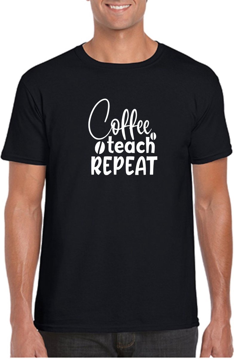 HEREN TSHIRT LEERKRACHT LERAAR COFFEE TEACH REPEAT LUDIEK X-LARGE