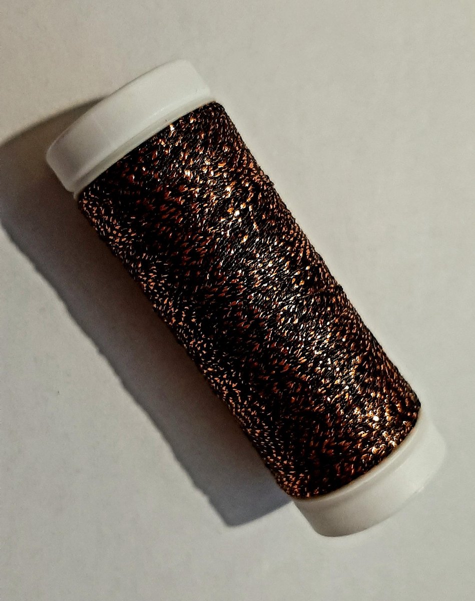 Modinetje metallic borduurgaren - koper bruin - antique - col. 1896 -100 m garen - ook geschikt als naaigaren