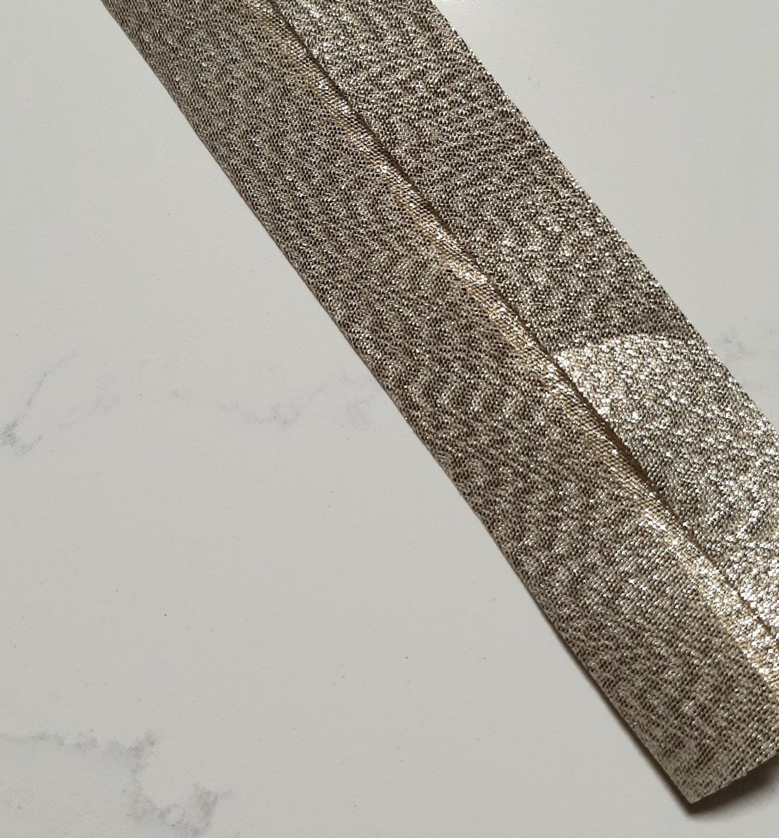 Fany Biaisband goud 3cm breed - Gevouwen biesband voor randafwerking - 5 meter