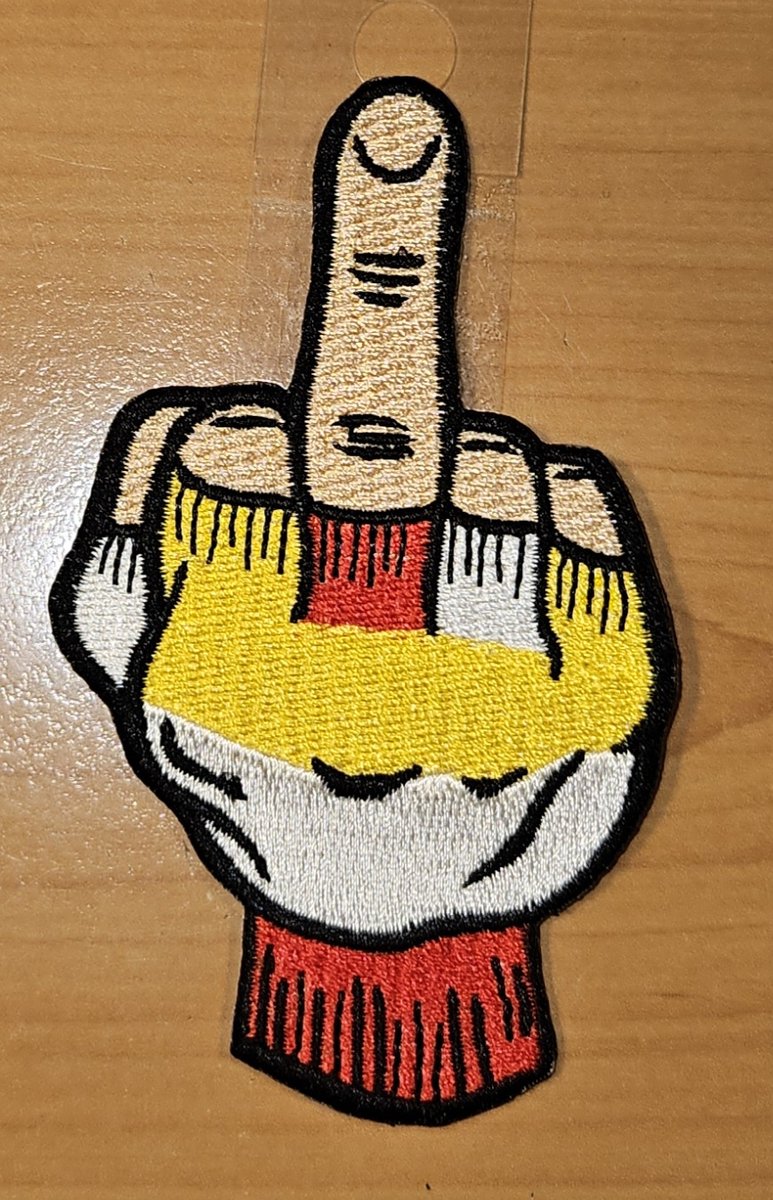 Carnavals embleem: Vuist met middelvinger