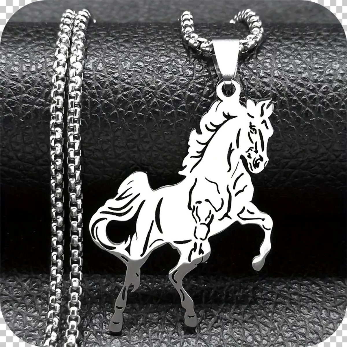 Ketting met paard -zilverkleurige paarden bedel met 50 cm ketting - Hanger paarden met ketting - Hanger afmeting 30 x 45 mm.