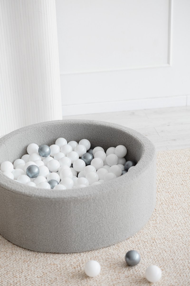 Ballenbad - Boucle - 90x30cm - Grijs met 200 ballen: 1.wit en 5.zilver