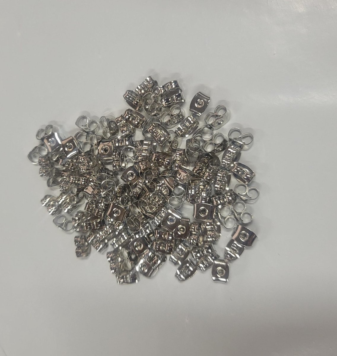 100 stuks oorbel achterkantjes - oorbel stoppers zilverkleurig - oorbel sluiting - oDaani