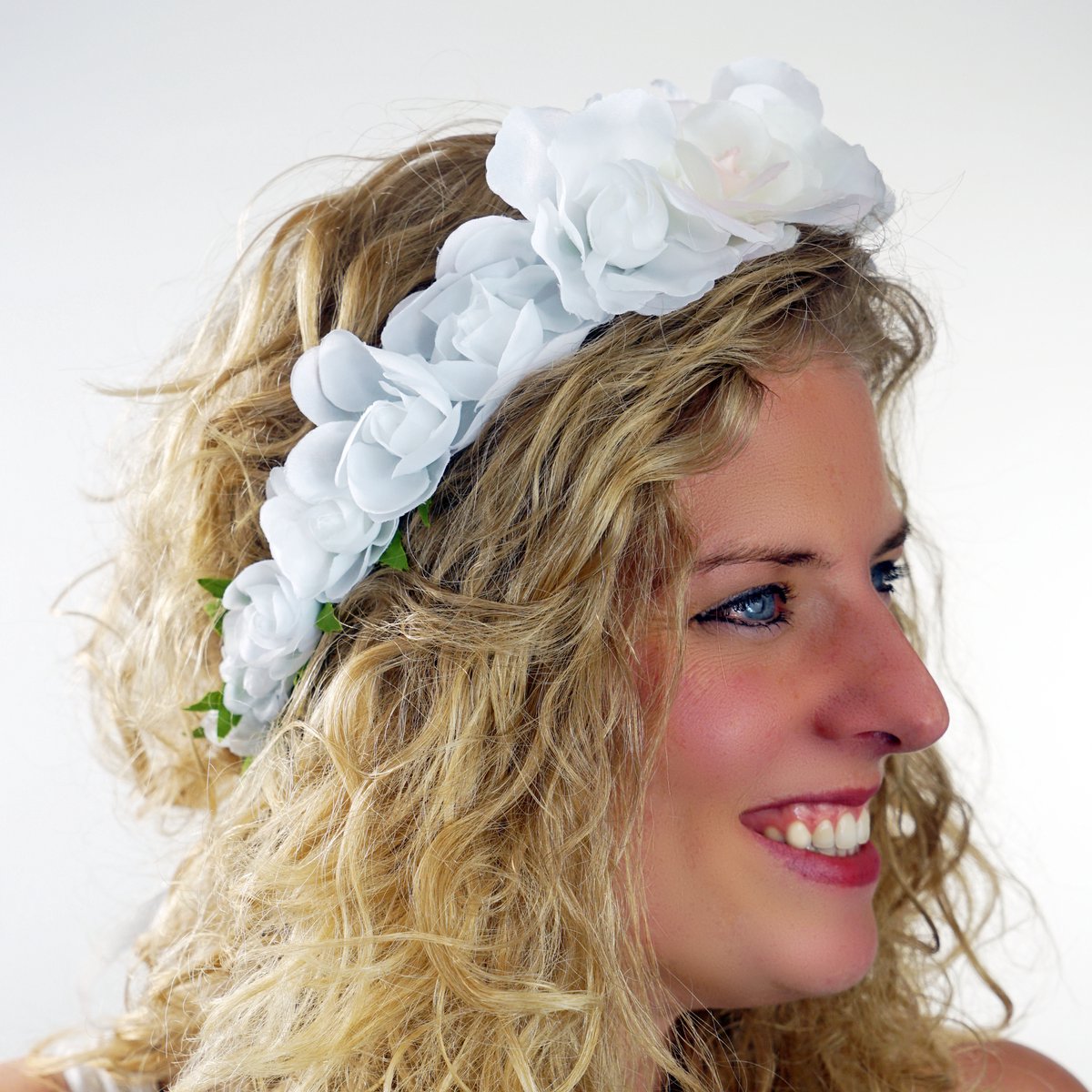 Salvaro - Bloemenkroon wit  - Halloween - Kerst - Carnaval -  Oktoberfest / Oktoberfeest - Feest & Gala