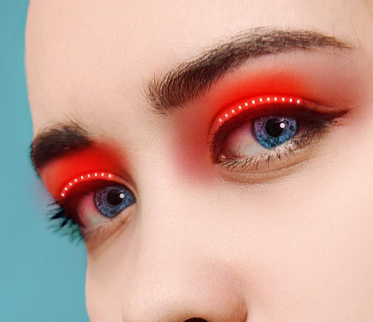 Salvaro  LED Wimpers Rood  - Halloween - Kerst - Carnaval -  Oktoberfest / Oktoberfeest - Feest & Gala