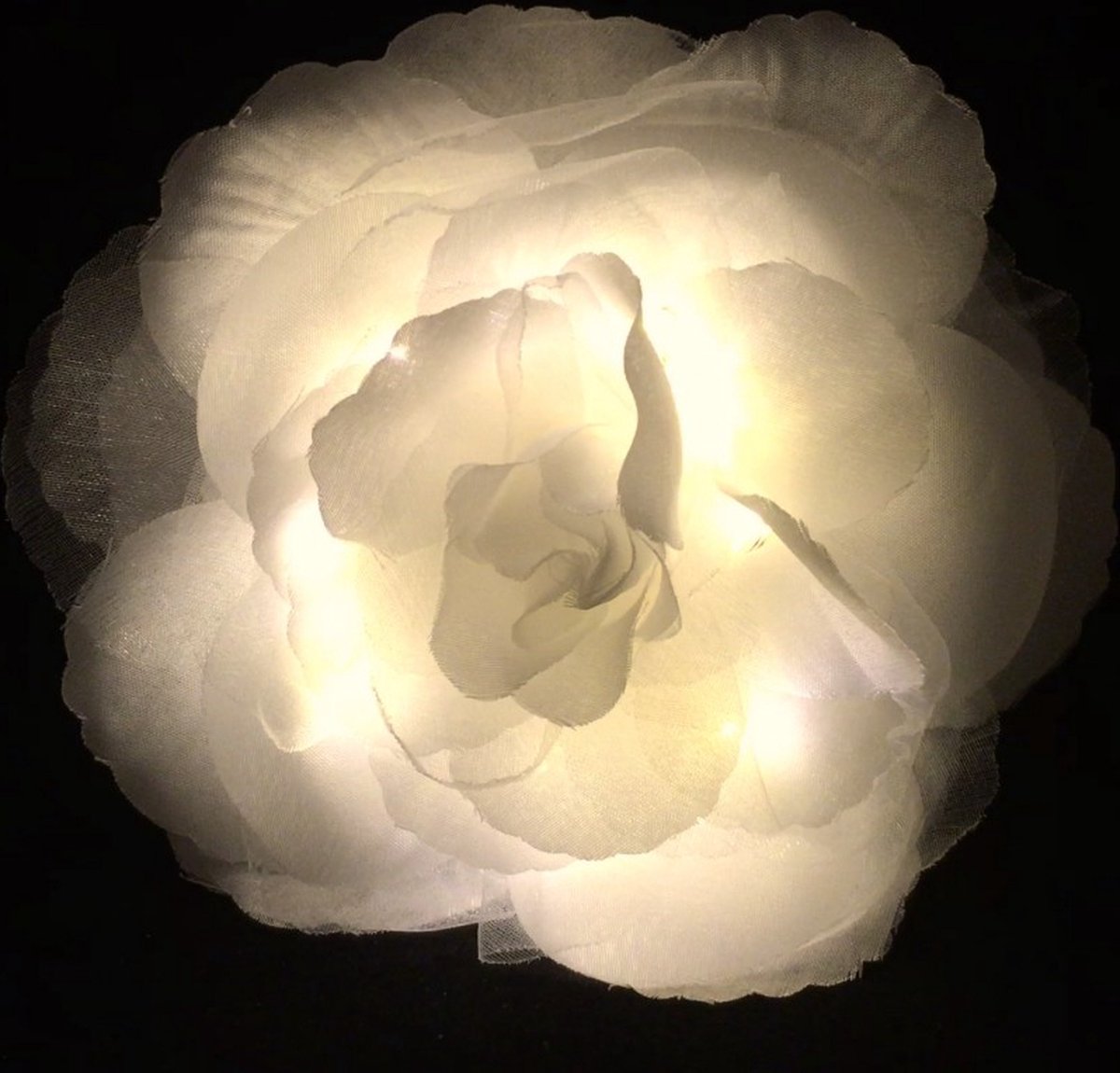 Witte LED Bloem - Bruiloft - 8 Lichteffecten - Kunstbloem - carnaval - carnavalskleding - accessoires - decoratie - kleding - versiering