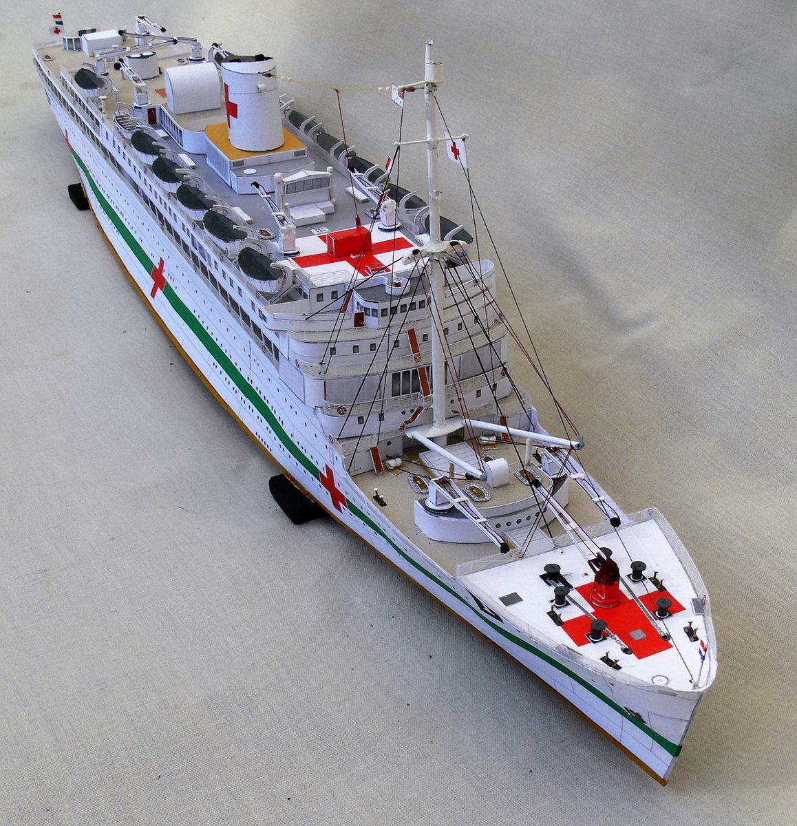 bouwplaat/modelbouw in karton van ms Oranje, passagiersschip van SMN, schaal 1/250