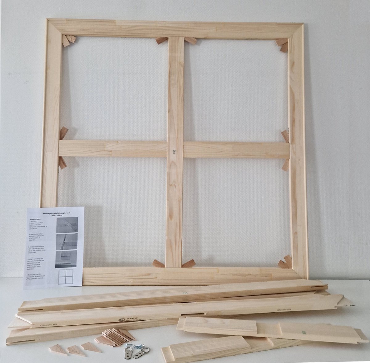 Brede opspanlatten voor schilderscanvas Spielat 65mm met verstevigings kruislatten 125x140cm Houten spanlatten met kruislatten voor Spanraam-Spieraam zonder doek Houtenframe voor schildersdoek, canvas of stof. Inclusief ophangbeugels