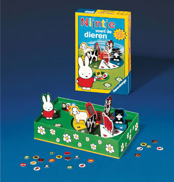 Nijntje voert de dieren