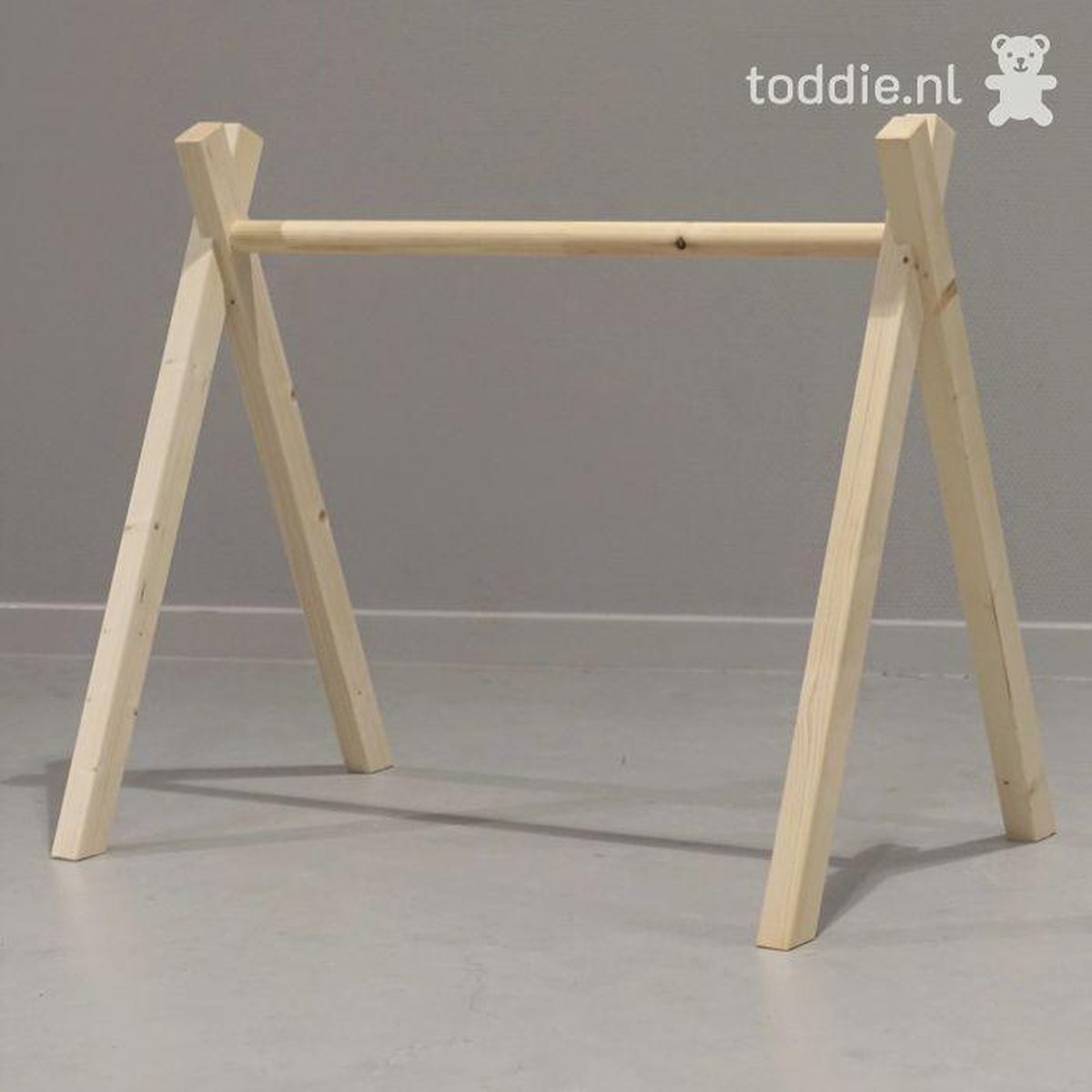 Blank houten babygym, zonder hangers (apart verkrijgbaar), Tipi vorm massief hout