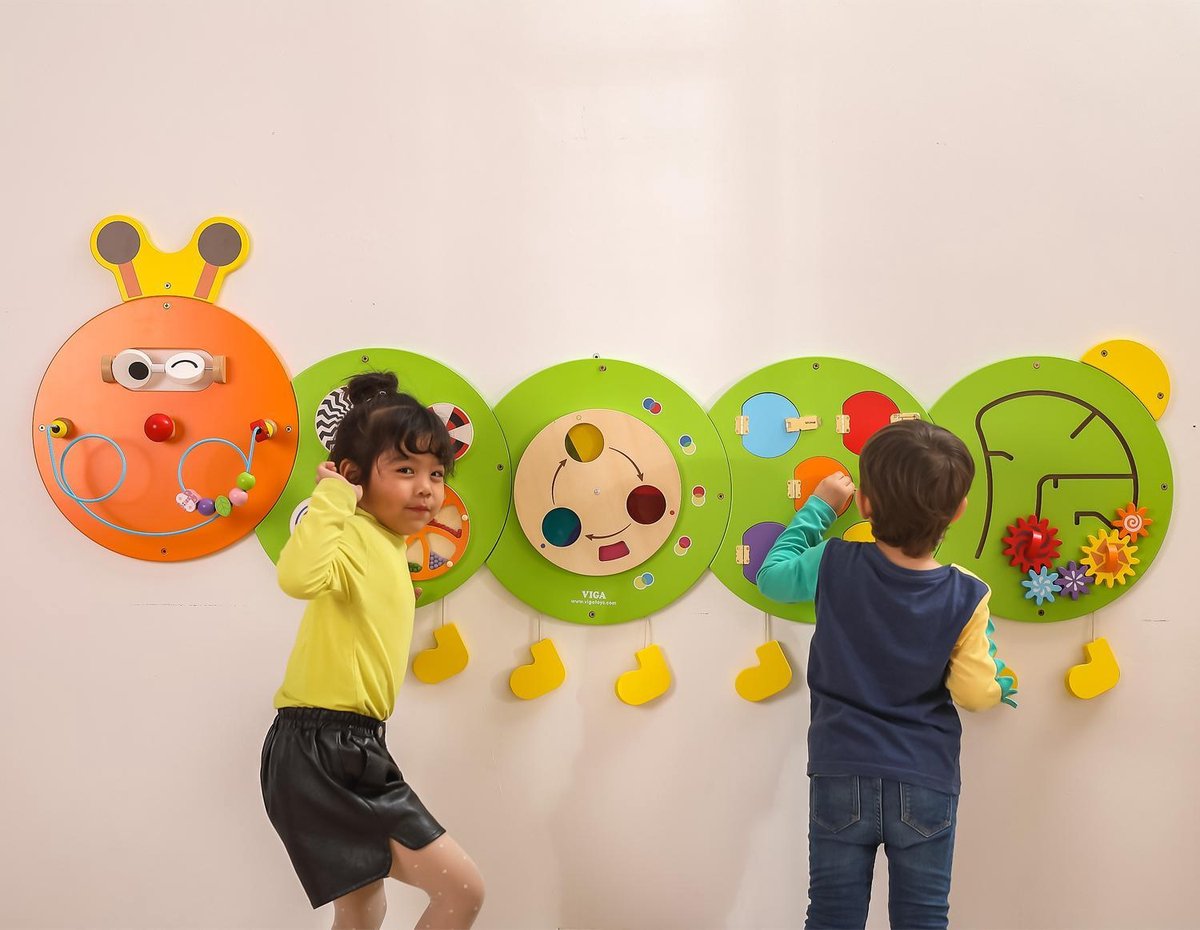 Viga Toys Wandspeelbord - Rups - Lengte 185 cm